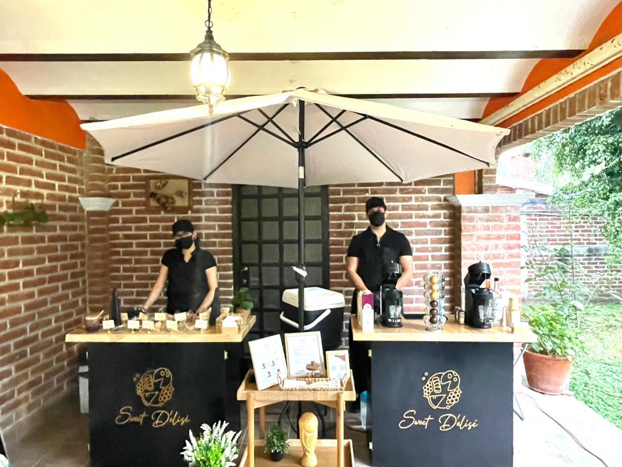 El equipo de Sweet D'elisé con sus dos barras