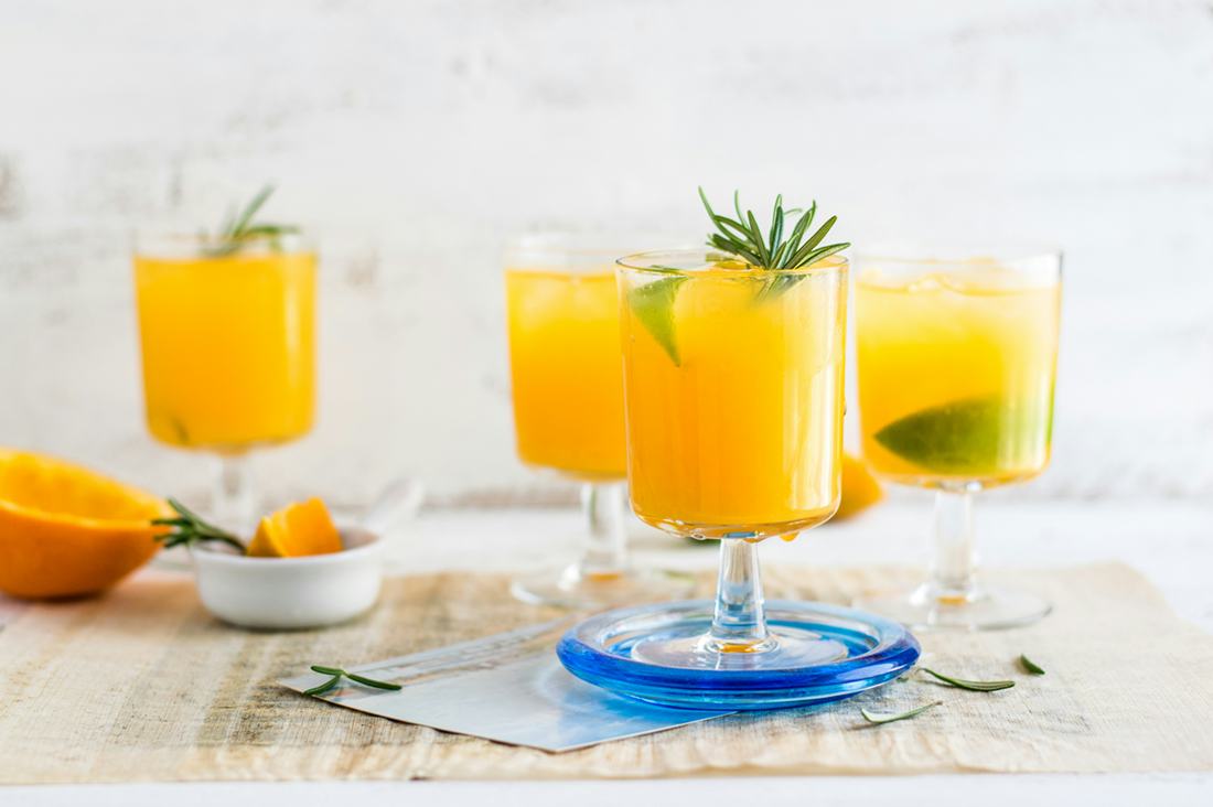 Mimosas con naranja y romero