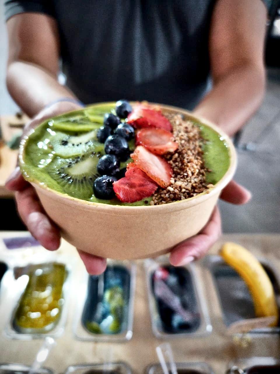 Smoothie bowl de Sweet D'elisé con kiwi, blueberry y fresa